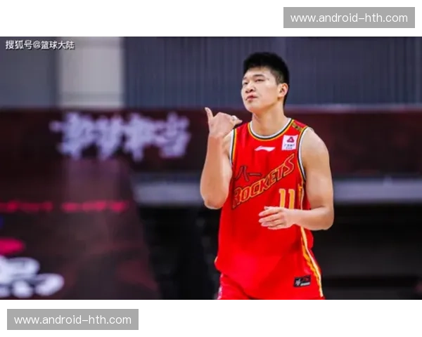 元斗载肩部重伤需四到五月恢复,韩国防守型后腰位置告急